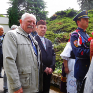 Hosté klubu, kteří společně s předsedou klubu budou klást věnec krajské a okresní rady