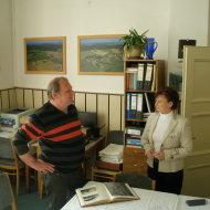 Starosta obce Ladislav Novotný při rozhovoru s poslankyní PS PČR Alenou Nohavovou v rámci poslaneckého dne v r. 2014